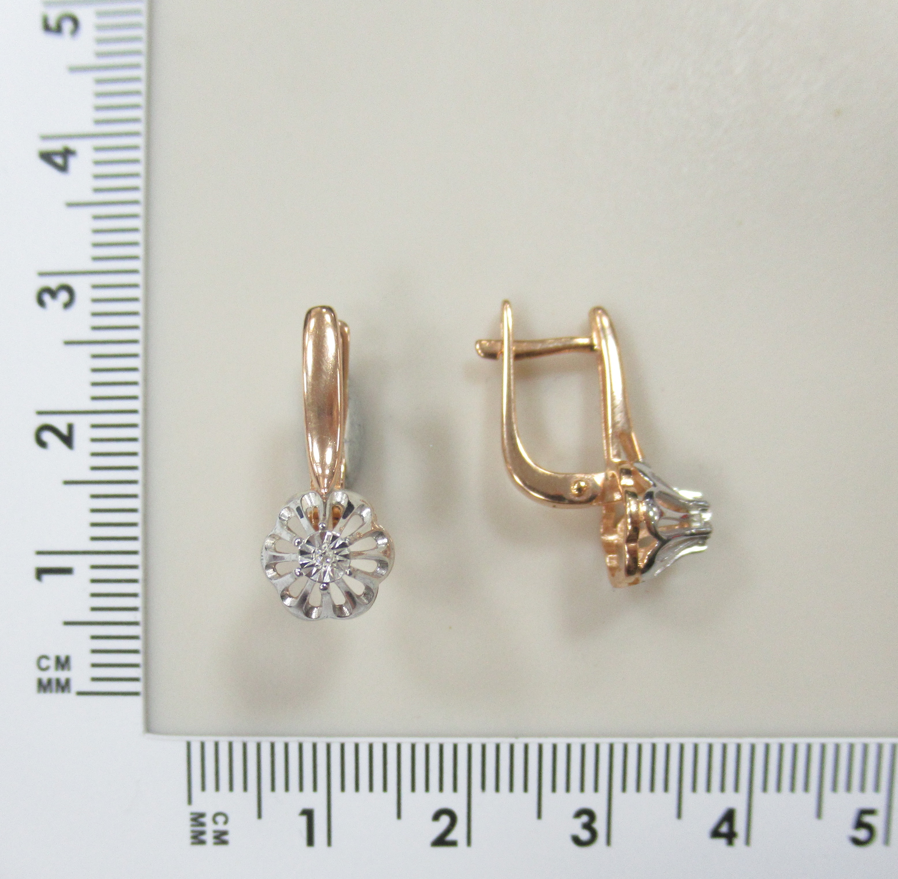 Серебряные серьги с бриллиантами "Цветы"